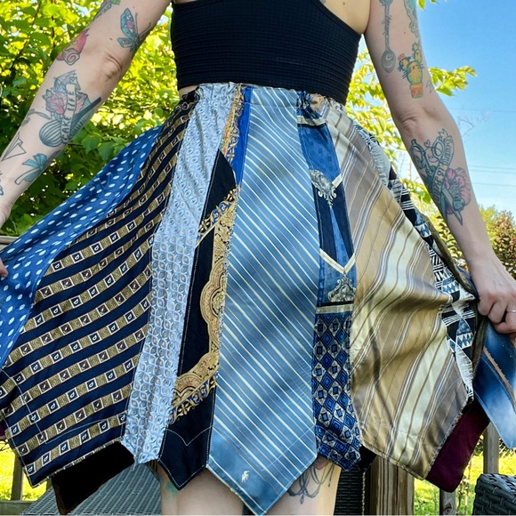 👔 Necktie Festival Skirt 👔 - Picture 5 of 16
